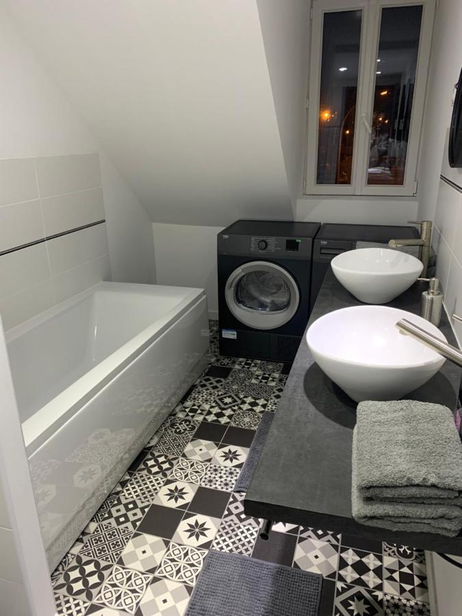 Le Petit Chez Soi Lägenhet Calais Exteriör bild